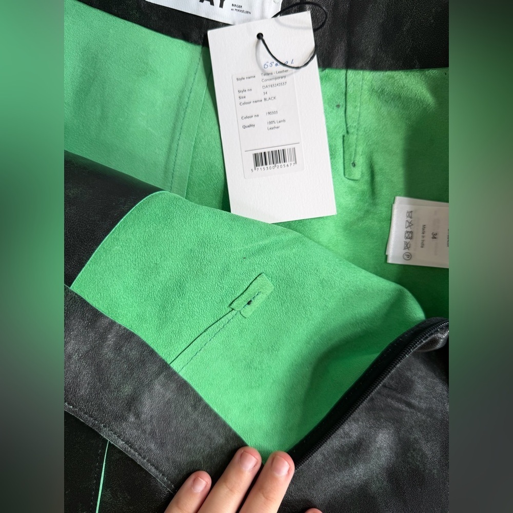 NWT DAY BIRGER ET Mikkelsen Elegant Black Leather Pencil Skirt Green Hue size S - Picture 3 of 6